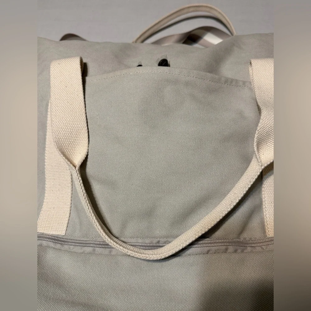 Lo & Sons NWOT Catalina Deluxe Canvas Duffel Tote Bag with Shoe Compartment - Picture 5 of 11